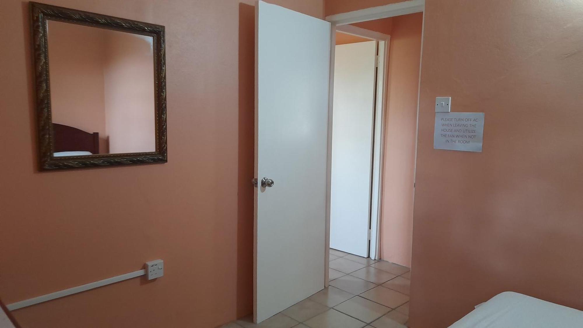 Angie'S Cove, Modern Get-Away Overlooking קסטריס מראה חיצוני תמונה